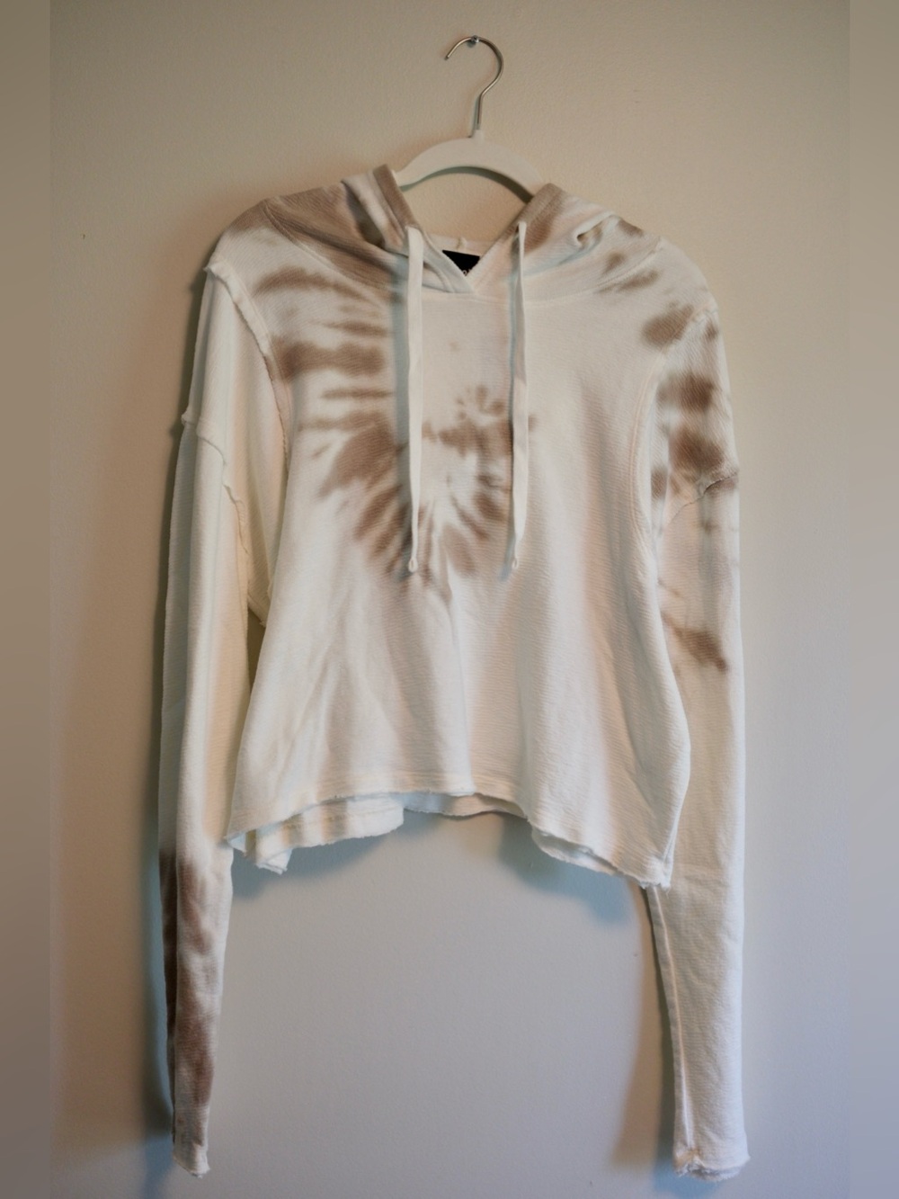 Mono B Swirl Tie-Die Boxy Cropped Light Hoodie